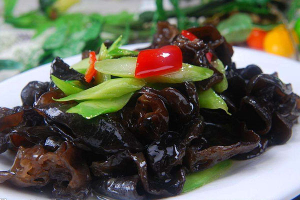 昆明星菜園：吃木耳會(huì )中毒嗎？